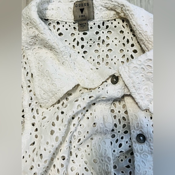 White GUESS shirt - Picture 2 of 2